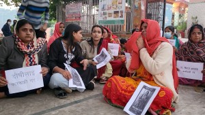 रोशनी झा मृत्यु प्रकरण : दोषीलाई कारवाहीको माग राख्दै धर्ना