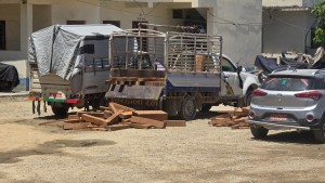 सालको काठसहित दुईवटा पिकअप भ्यान सिरहा प्रहरीको नियन्त्रणमा