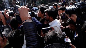 सिंहदरबार छिर्ने प्रयास गरेका जेनजी समूहलाई प्रहरीले लखेट्यो