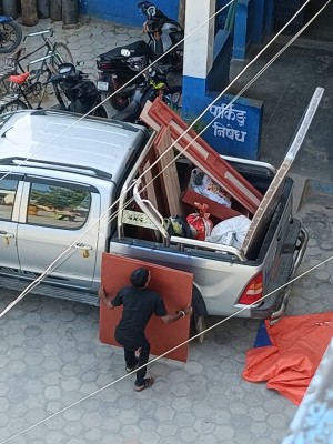 अवकाशअघि मलंगवा अस्पतालका प्रमुखद्वारा लाखौंको सरकारी सामग्री निजी निवासतर्फ सारिएको खुलासा