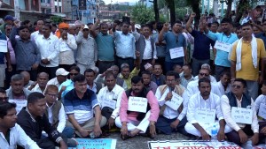किसानको भुक्तानी रोक्ने प्रधानमन्त्री नै हुन्  : उखु किसान
