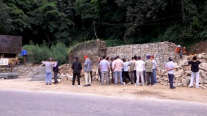 गतबर्ष भीषण पहिरो गएको झ्याप्ले खोला क्षेत्रमा पुनर्निर्माण धमाधम