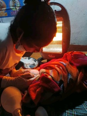 बाजुराकी अनमी रमा थापाले कृत्रिम श्वास दिएर शिशुको ज्यान बचाइन् 