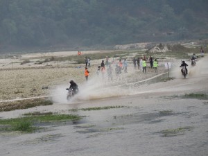 पोखरामा बाइक राइडर्सको मोटो इन्डुरो क्रस च्याम्पियनसिप