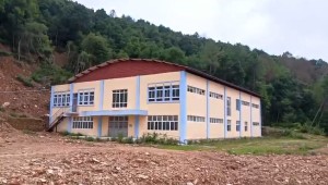 रामेछाप नगरपालिकाको गौरवको योजना कवर्डहलसहितको खेलमैदान निर्माणकार्य अलपत्र