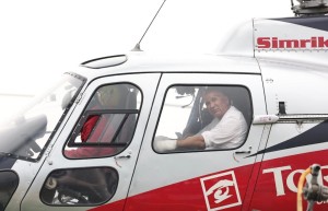 बेलुन पडकिएर अर्थमन्त्री पौडेल र पोखराका मेयर घाइते, लगियो अस्पताल