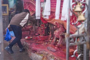 कुहिरोले ढाकेको कालिन्चोक भगवती मन्दिर र कुरि बजार (तस्विरहरू)