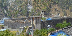 जीर्ण भवनमा क्षमताभन्दा बढी कैदीबन्दी राख्दा व्यवस्थापनमा सकस