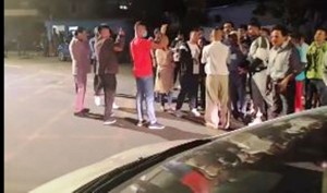 ‘प्रधानमन्त्री राजीनामा दे’ भन्दै मध्यरातमा बालुवाटारमा प्रदर्शन