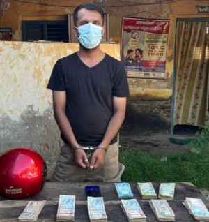 स्रोत नखुलेको रकम सहित एक जना पक्राउ  