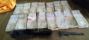 रामेछापमा स्रोत नखुलेको १५ लाख नगद सहित चार जना प्रहरी नियन्त्रणमा