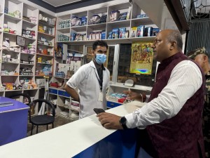 मुख्यमन्त्री सिँहद्वारा सिरहाको मिर्चेयामा १४ निजी अस्पताल अनुगमन, १३ अस्पताल बन्द गर्न निर्देशन