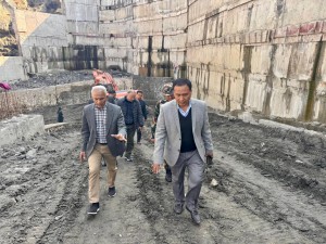 मन्त्री घिसिङबाट निर्माणाधीन बाल अस्पतालको निरीक्षण