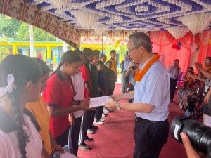 चिनियाँ राजदूतद्वारा झापाको अर्जुनधारामा विभिन्न कार्यक्रमहरूमा सहभागिता, उद्योग अवलोकन तथा छात्रवृत्ति वितरण