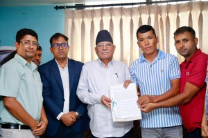 हेटौडा सिमेन्ट उद्योगको समस्या समाधान गर्न पहल गर्ने प्रचण्डको प्रतिबद्धता 