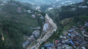 ड्रोनबाट यस्तो देखियो विस्तार हुँदै गरेको अरनिको राजमार्गको सूर्यविनायक–साँगा