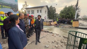 बिद्युत प्राधिकरणले समन्वय नगरेका कारण बबरमहल क्षेत्रमा खानेपानीको पाइप फुटेर क्षति भयो : मन्त्री यादव