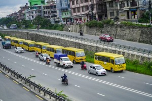 विद्यालय शिक्षा विधेयकको विरोधमा निजी विद्यालयले निकाले बस र्‍याली 
