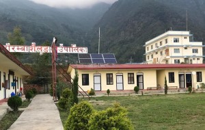 दोरम्बा शैलुङको टोकरपुरमा पहिरोले गाई–बाच्छा पुर्यो, पाँच घर जोखिममा 