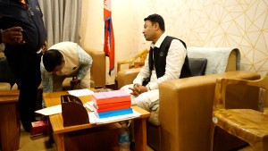 मुख्यमन्त्री सरोज कुमार यादवले आज विश्वासको मत लिँदै