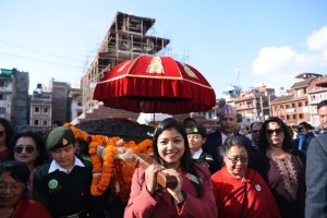 बेलायतबाट फिर्ता गरिएको तोरण कुमारी घरमा पुनस्थापित 