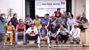 माओवादीको पार्टी कार्यलयमा शिक्षक महासंघको धर्ना, ध्यानाकर्षण पत्र बुझायो
