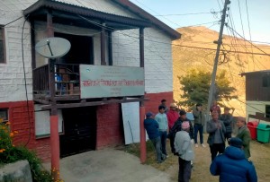 मुगुमा जेनजीहरूले गरे सिंचाइ कार्यालयमा तालाबन्दी