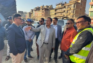 सूर्यविनायक-धुलिखेल सडक निर्माण कामलाई तिव्रता दिन मन्त्री घिसिङको आग्रह