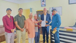 रेविज नियन्त्रण र बैंकिङ्ग क्षेत्र नियमनका लागि राप्रपा मकवानपुरले दियाे ज्ञापन