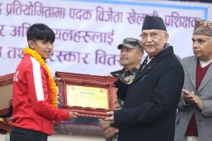 प्रधानमन्त्रीबाट अन्तर्राष्ट्रिय पदक विजेता खेलाडीलाई पुरस्कार प्रदान