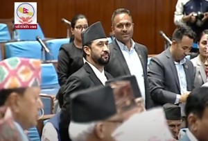 कांग्रेसले गृहमन्त्री लामिछानेलाई रोष्टममा जानबाट रोक्यो, संसदमा नाराबाजी जारी