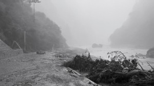 नेपाल जोड्ने जिरोङ नाका अवरुद्ध, २२ हजारभन्दा बढी विस्थापित