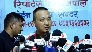 सुदन गुरुङको धम्कीपूर्ण व्यवहारप्रति किसान श्रेष्ठको आपत्ति