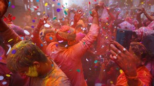 आज तराईमा हर्षोल्लासका साथ मनाईंदै होली 