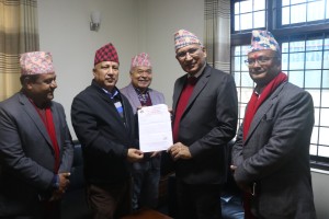 उपप्रधानमन्त्री पौडेललाई धापाखेलको मूल बाटो कालोपत्रे सम्पन्न गर्न बजेट व्यवस्थापनका लागि आग्रह 
