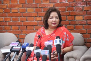 भारत पुगेर फर्केकी परराष्ट्र मन्त्री राणाले विमानस्थलमा भनिन,  ‘सरकार परिवर्तन हुँदैन’