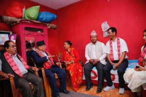 शहीद परिवारसँग प्रचण्ड 