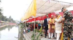 गौरीघाटमा गएर राष्ट्रपतिले गरे छठी माताको पूजा आराधाना 