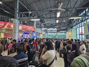 खराब मौसमका कारण केही उडान अवरुद्ध, विमानस्थलमा यात्रुको चाप