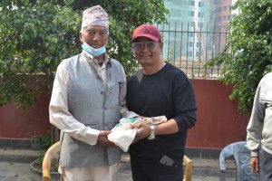 लपुमनपा-२३ का ज्येष्ठ नागरिकलाई निःशुल्क सुगर र प्रेसरको औषधि (भिडियो) 