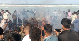 राष्ट्रिय सम्मानसाथ विपिनको अन्त्येष्टि