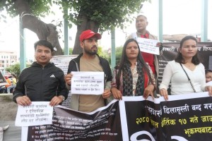 पुनर्निर्माणमा ढिलाइ भएको भन्दै जाजरकोटका भूकम्पपीडित सडकमा