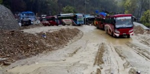 बुटवल–नारायणगढ सडकको दाउन्नेमा अझै अवरुद्ध