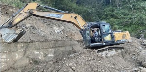 सवारी साधान आवागमनमा रोक लगाएर धुलिखेल–खावा सडक स्तरोन्नति थालियो