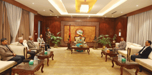 प्रधानमन्त्री कार्कीसँगको भेटमा एमाले नेताले भने, 'निर्वाचनका लागि वातावरण बनाउनुस्' 