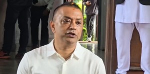 प्रधानमन्त्रीलाई काँग्रेस सभापति थापाको प्रश्न,  'ठालु भएर भाउ खाएर बस्ने हो ?’