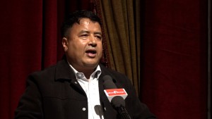 बालेनप्रति महेश बस्नेतको टिप्प्णी, 'विदेशीले स्वार्थ पूरा भएपछि नेता होइन्,जोक्कर भनेर बोलाउने छन्'