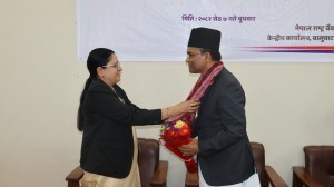 नवनियुक्त गभर्नरलाई कामु गभर्नर तिम्सिनालगायतले गरे स्वागत (फाेटाेफिचर)