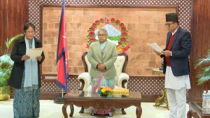 योजना आयोगका नवनियुक्त उपाध्यक्ष र सदस्यले लिए शपथ