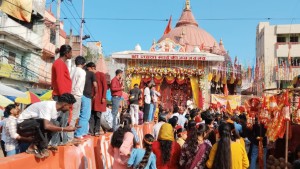 वीरगञ्जमा १५१ मिटर लामो चुनरी यात्रा, गहवामाईमा दसैंको रौनक